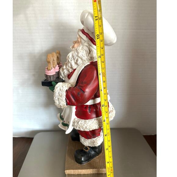 Santa Clause baking Gingerbread. Table top holiday decoration. 12” NWT - Picture 4 of 6